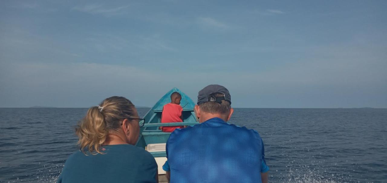 Arborek Diving Homestay R4 Besir Exteriör bild