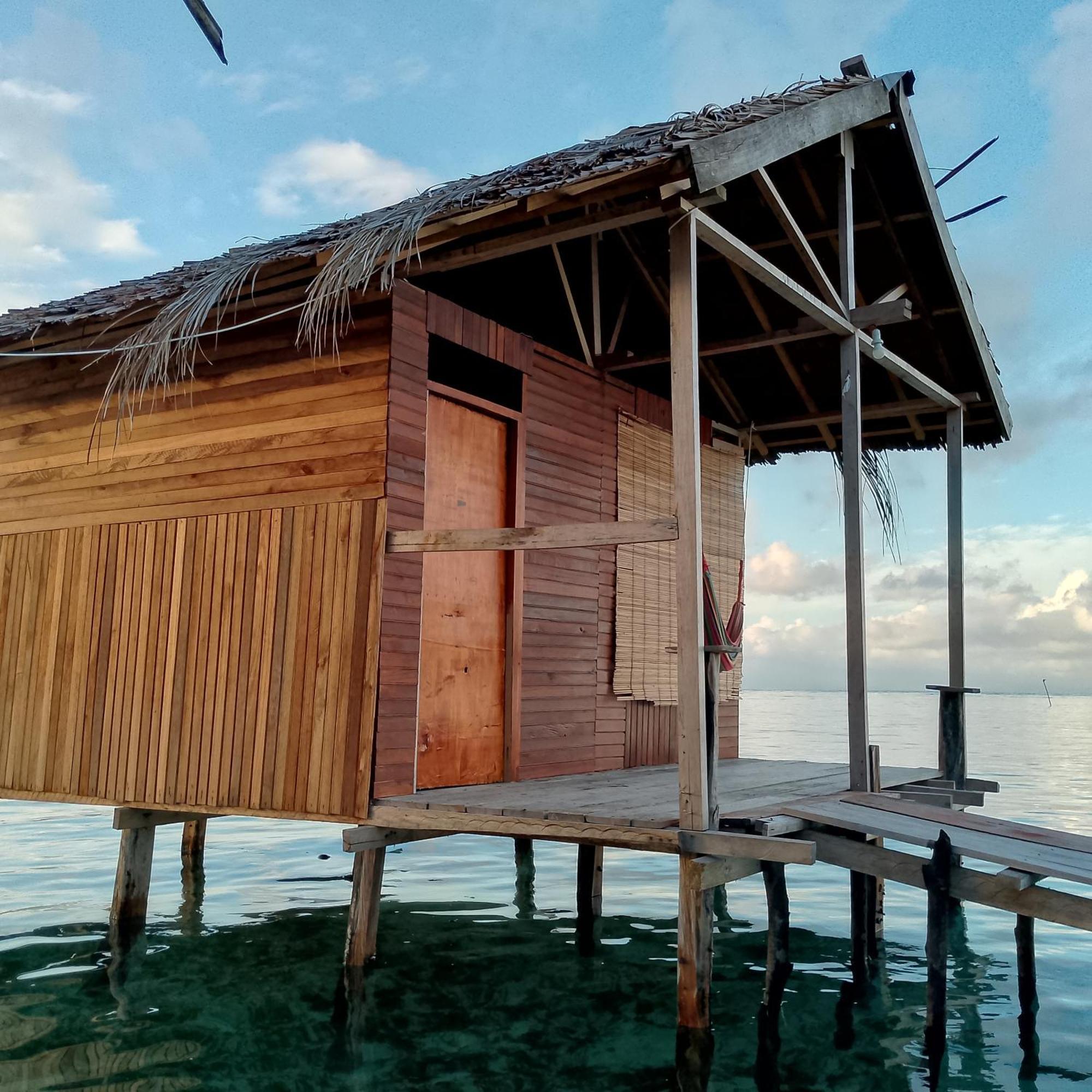 Arborek Diving Homestay R4 Besir Rum bild
